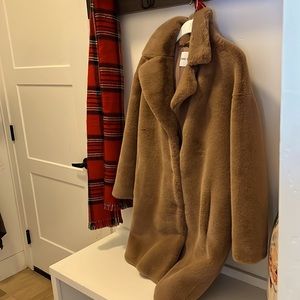 Stand studio fur coat.